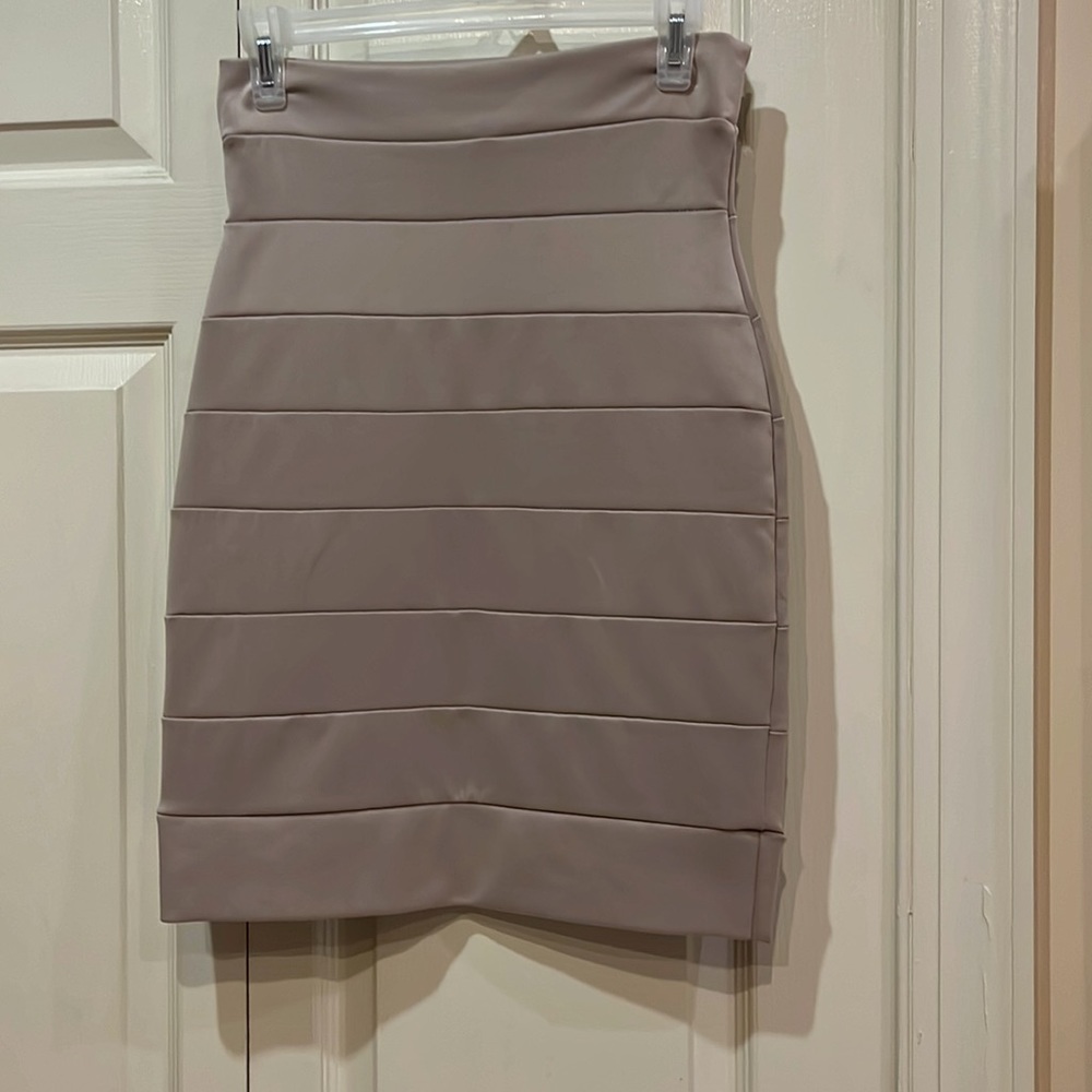 Chocolate USA beige knit skirt